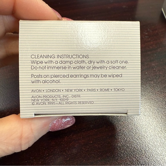 Avon Pearlized Swirl Hoop clip Earrings size large NIB vintage 1991 - Picture 2 of 5